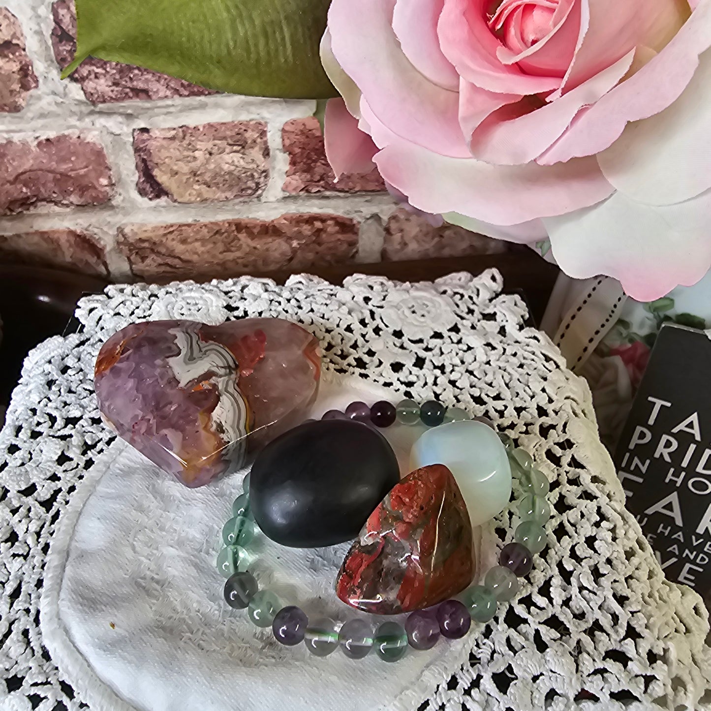 Lydia's intuitive crystal selection 😸