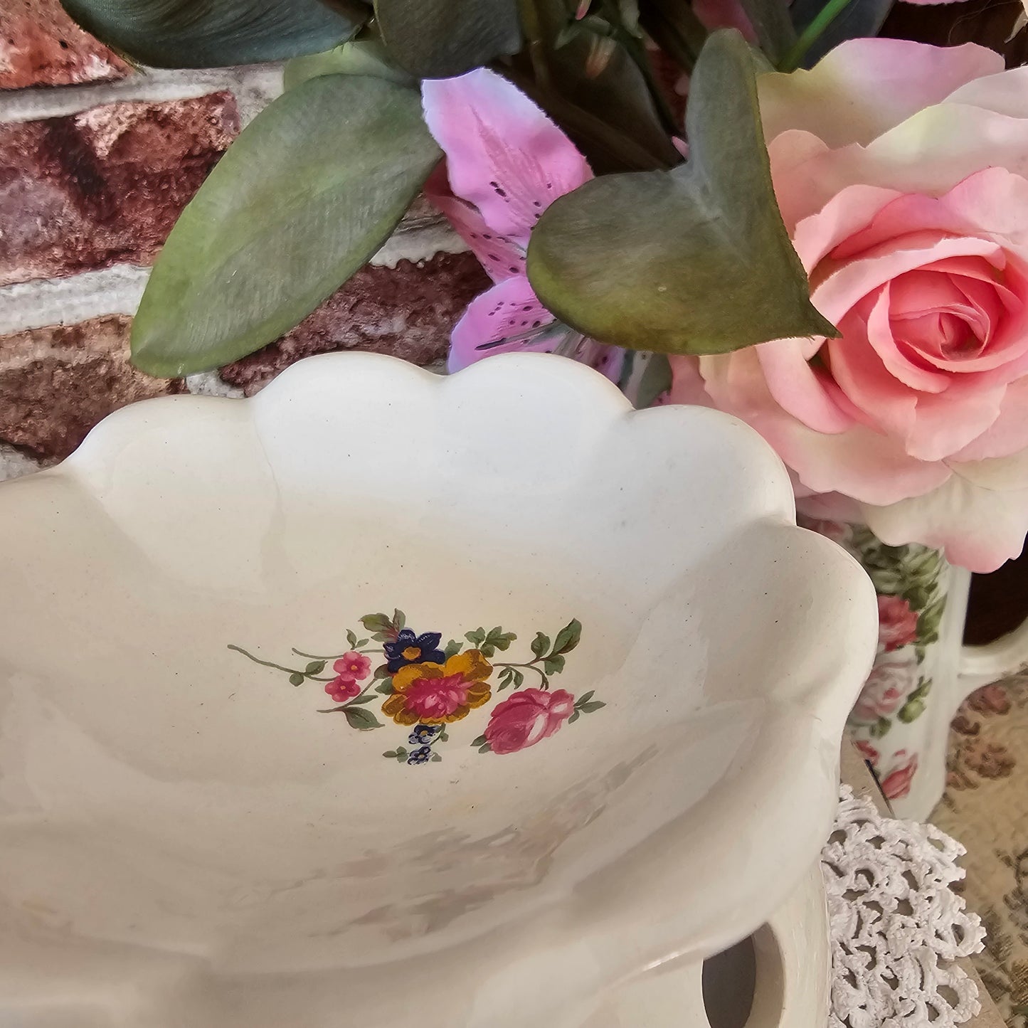 Vintage Style Floral Wax Melt Burner with Bow Detail