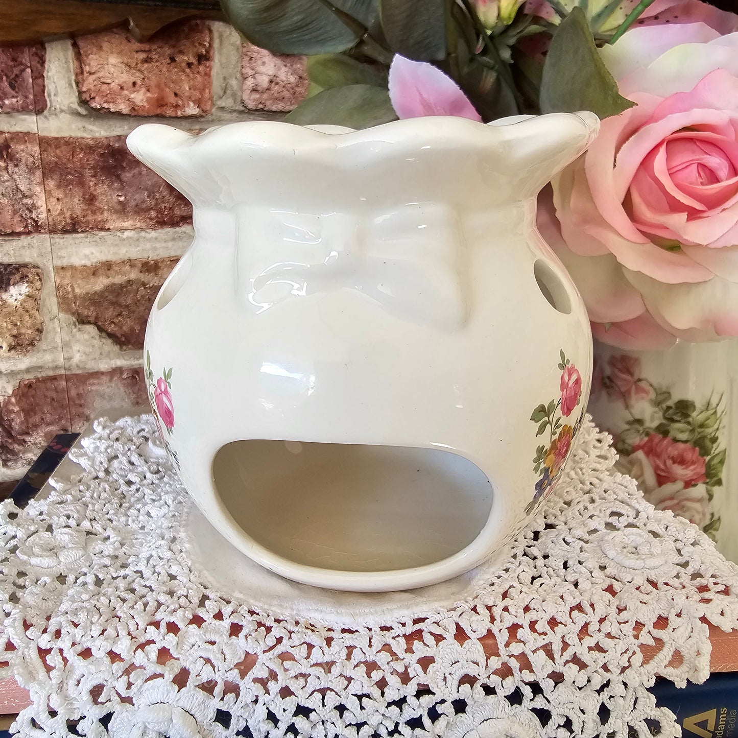 Vintage Style Floral Wax Melt Burner with Bow Detail